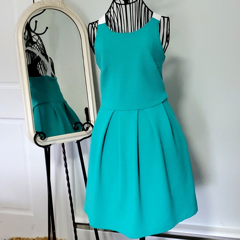 IT'S  Dress size S 96% Polyester 4% Spandex very good condition